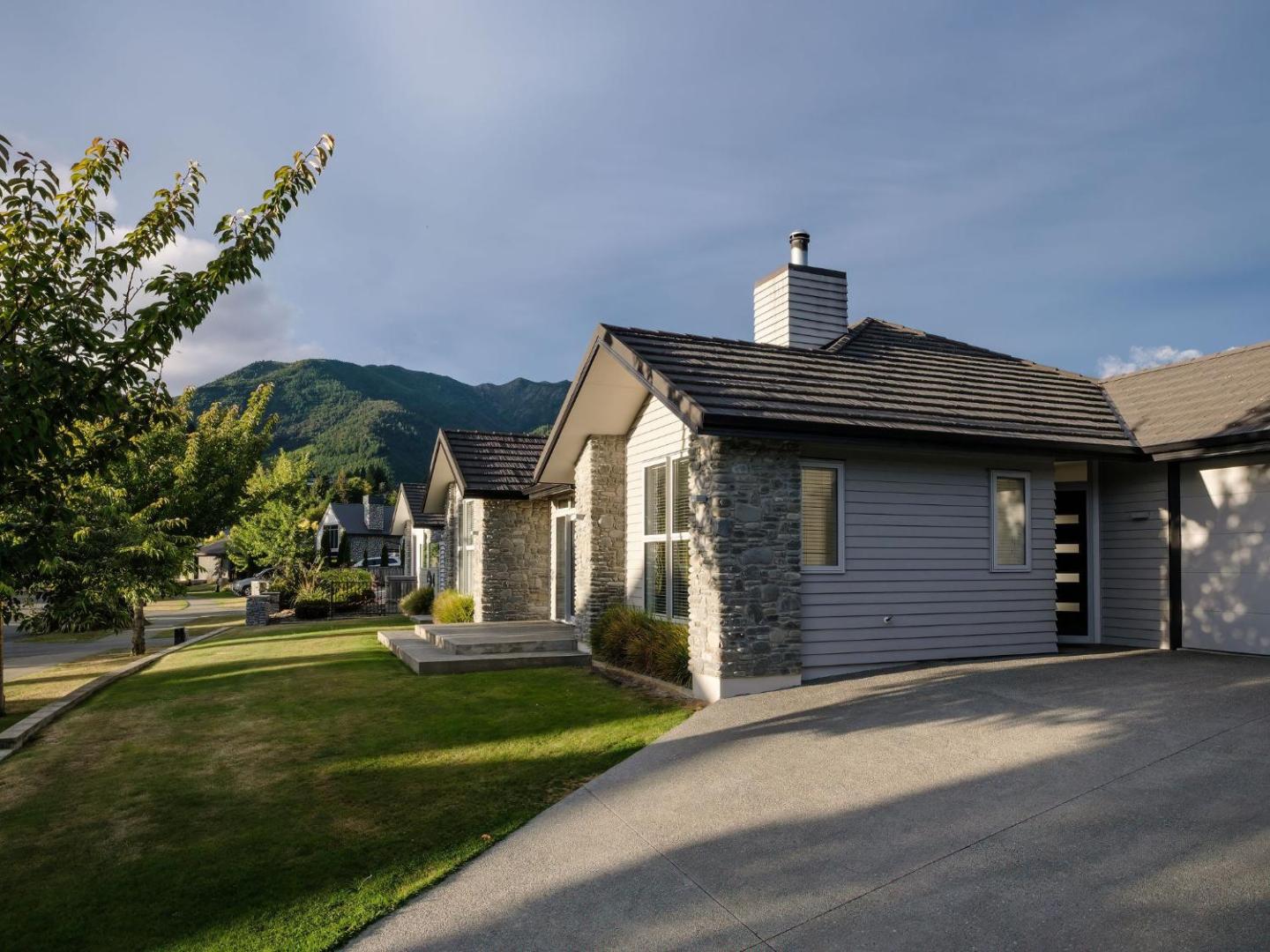 Luxury On Rutherford 2