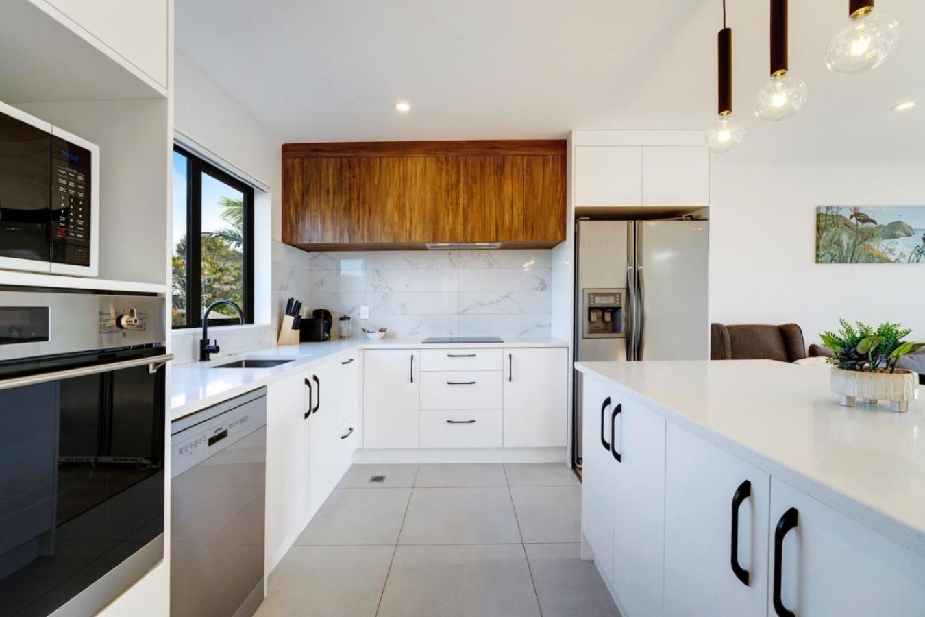 Modern Townhouse With Parking Near Cornwall Park 4