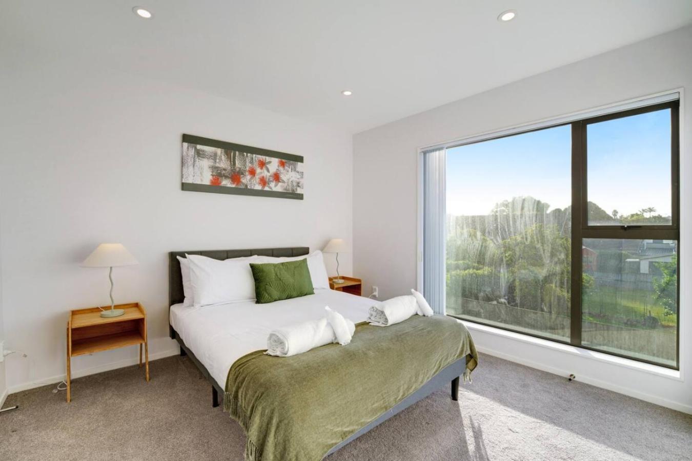 Modern Townhouse With Parking Near Cornwall Park 5