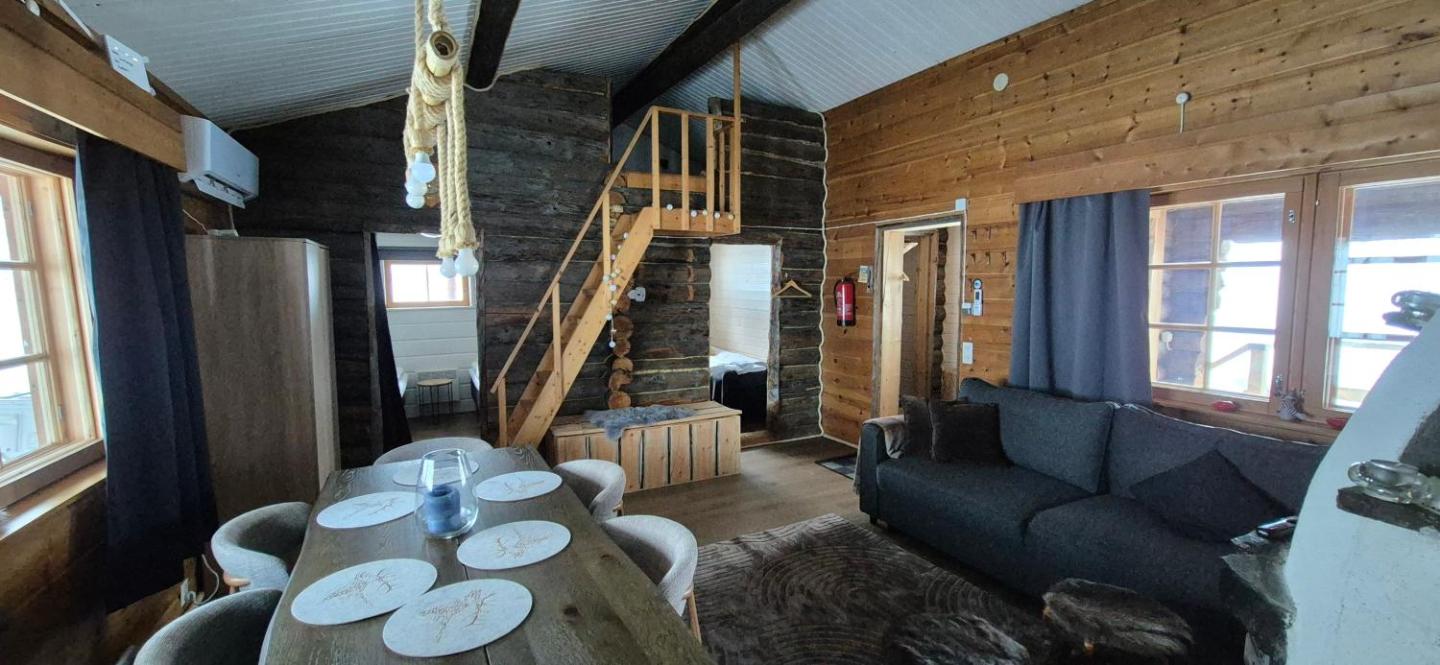 Kuukkeli Log House's Aurora Secret Cabin 4