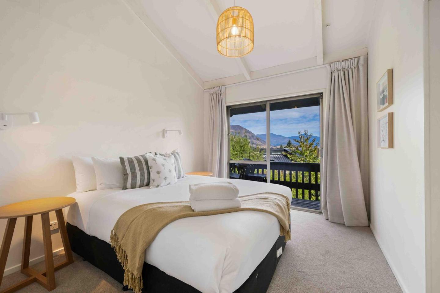 Lake And Mountain Views - 2 Living Areas - Sleeps 8 4