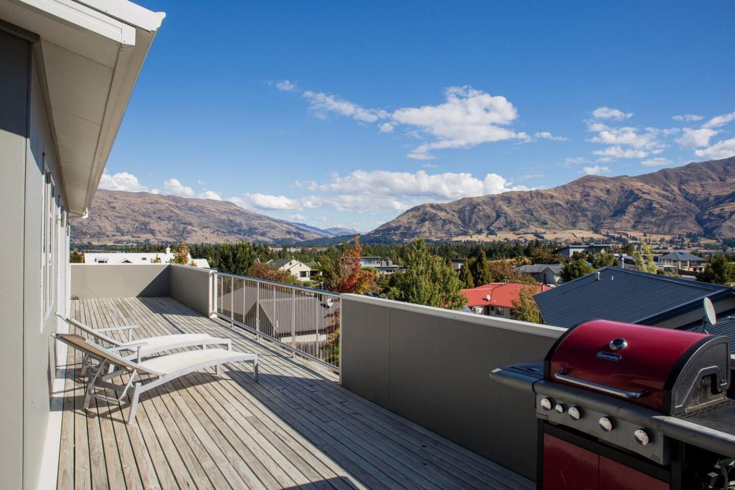Mount Iron 'The Big House' 2 Kitchens 2 Living 4