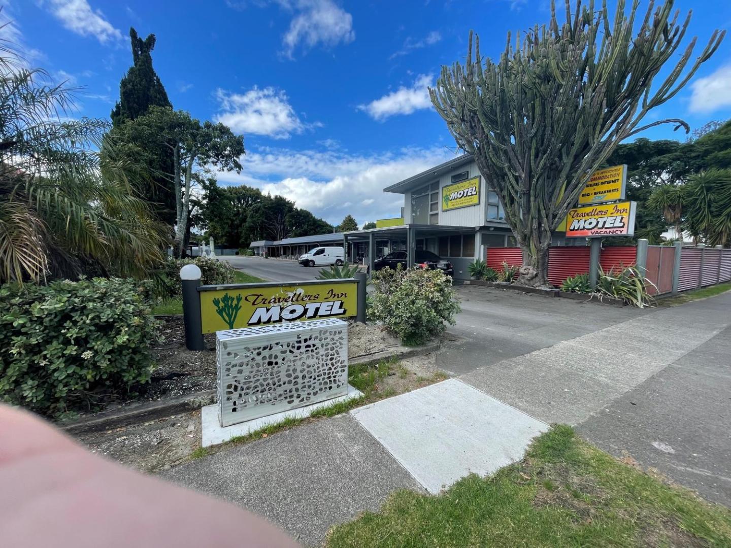 Travellers Inn Motel 4