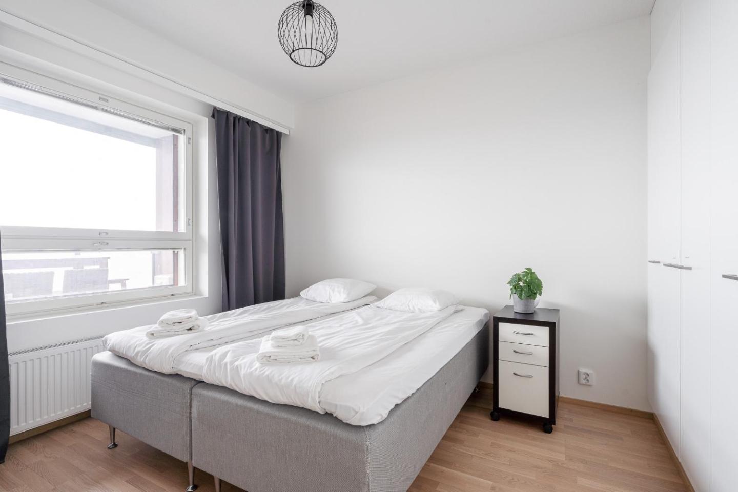 Modern 1br Apt With Amazing Views, Balcony & Sauna 3