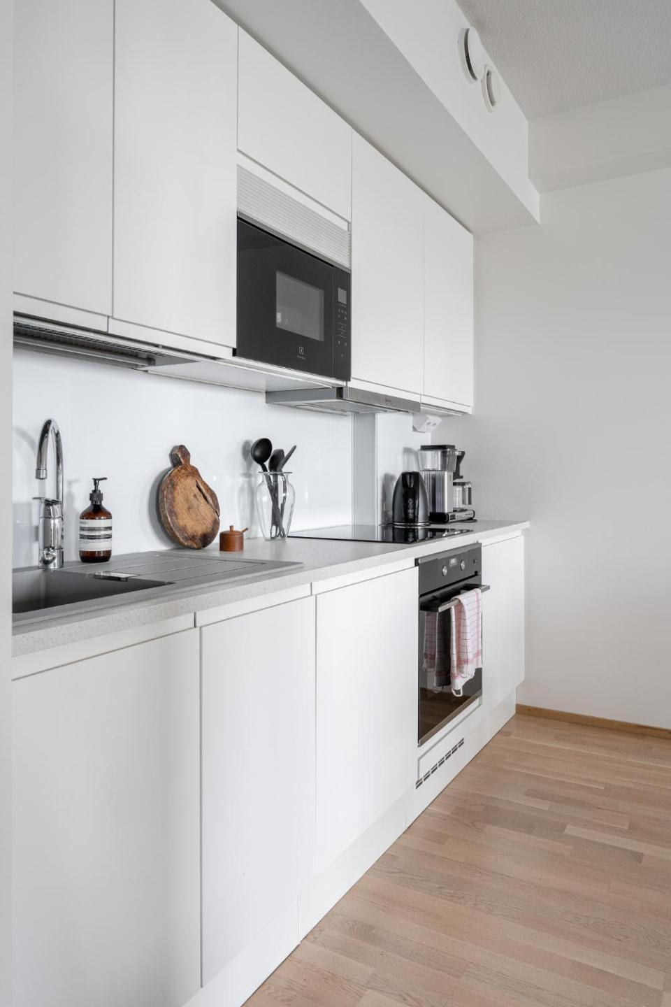 Modern 1br Apt With Amazing Views, Balcony & Sauna 2
