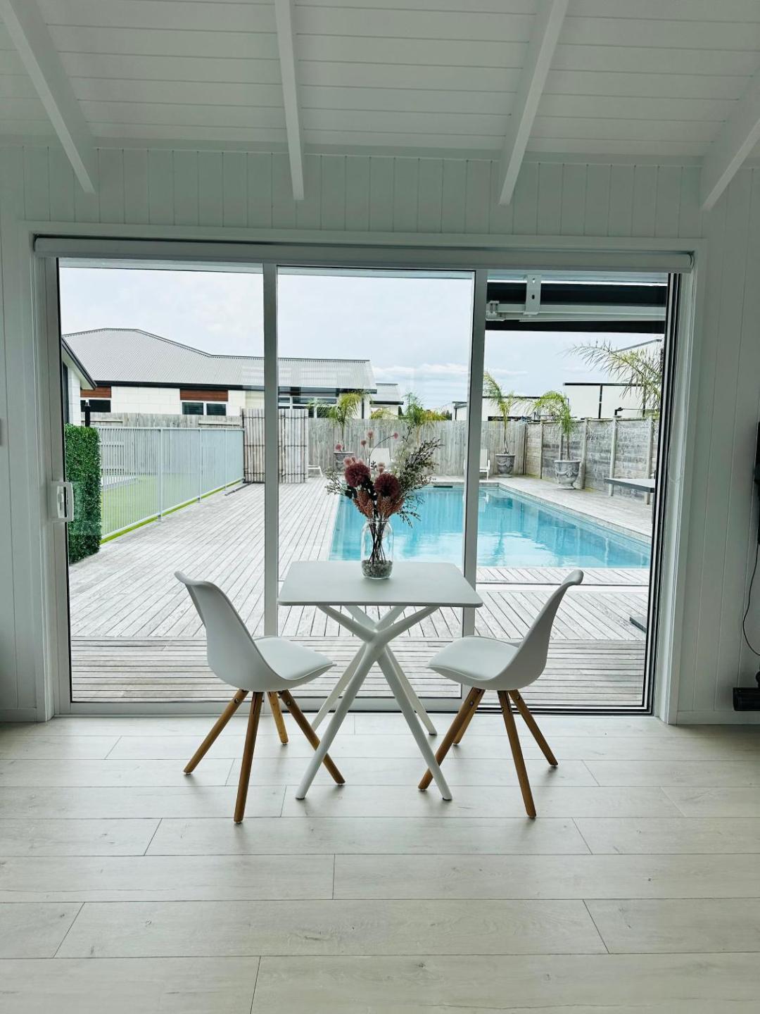 Luxury Poolside Studio Near Hobbiton 4
