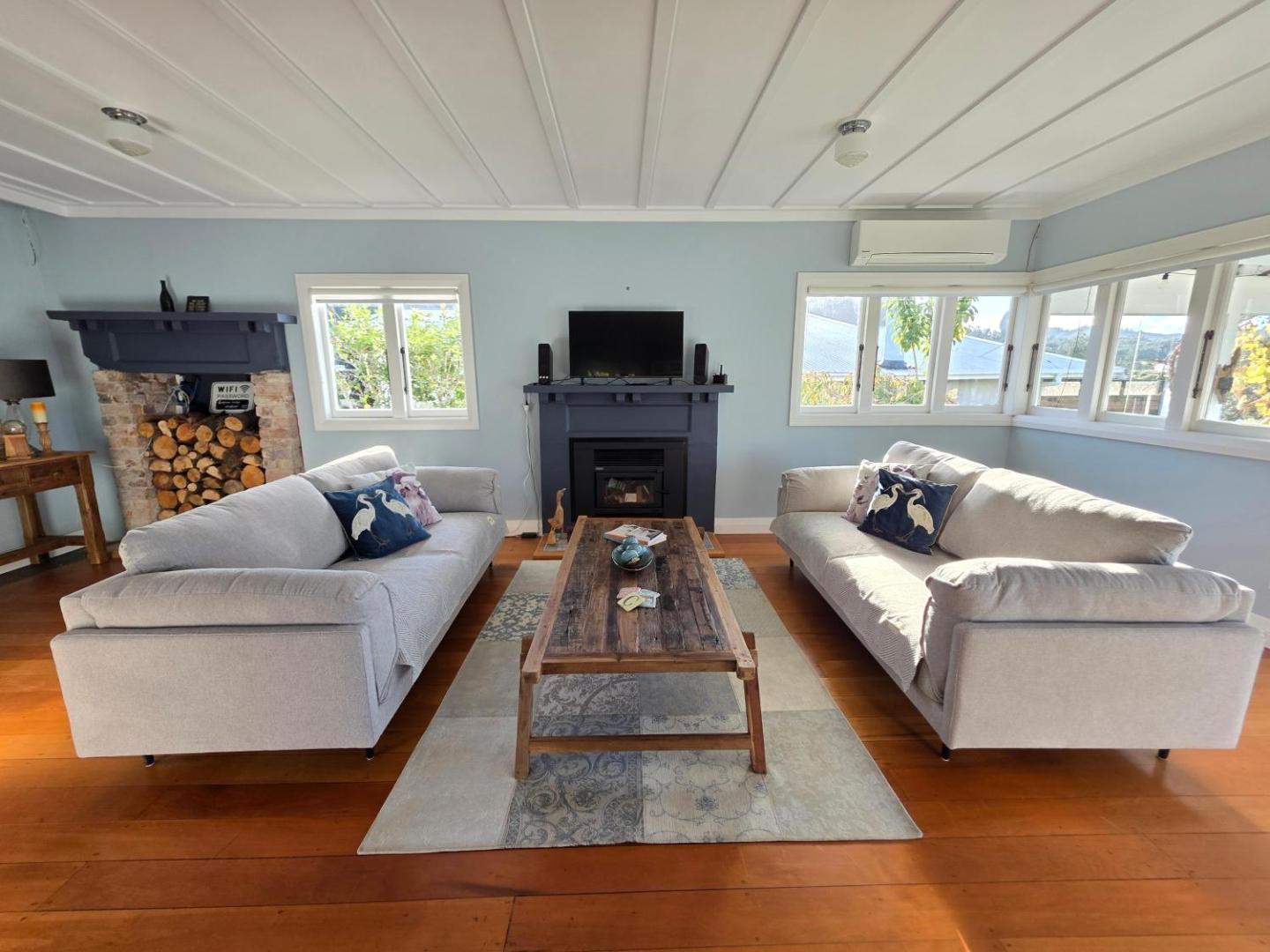 Kingfisher Lodge Waterfront Retreat 3