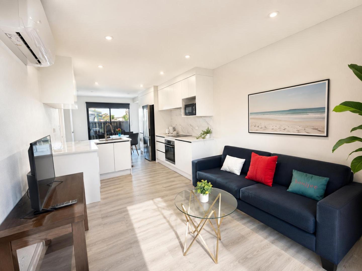 Modern 3br 2ba Home W Workspace Near Airport 1