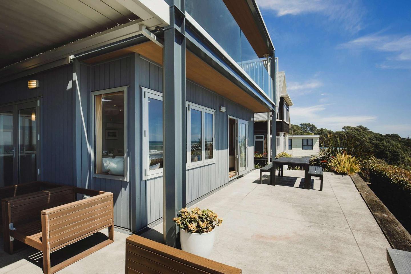 Clifftops - Oceanfront Retreat In Oakura Beach 2