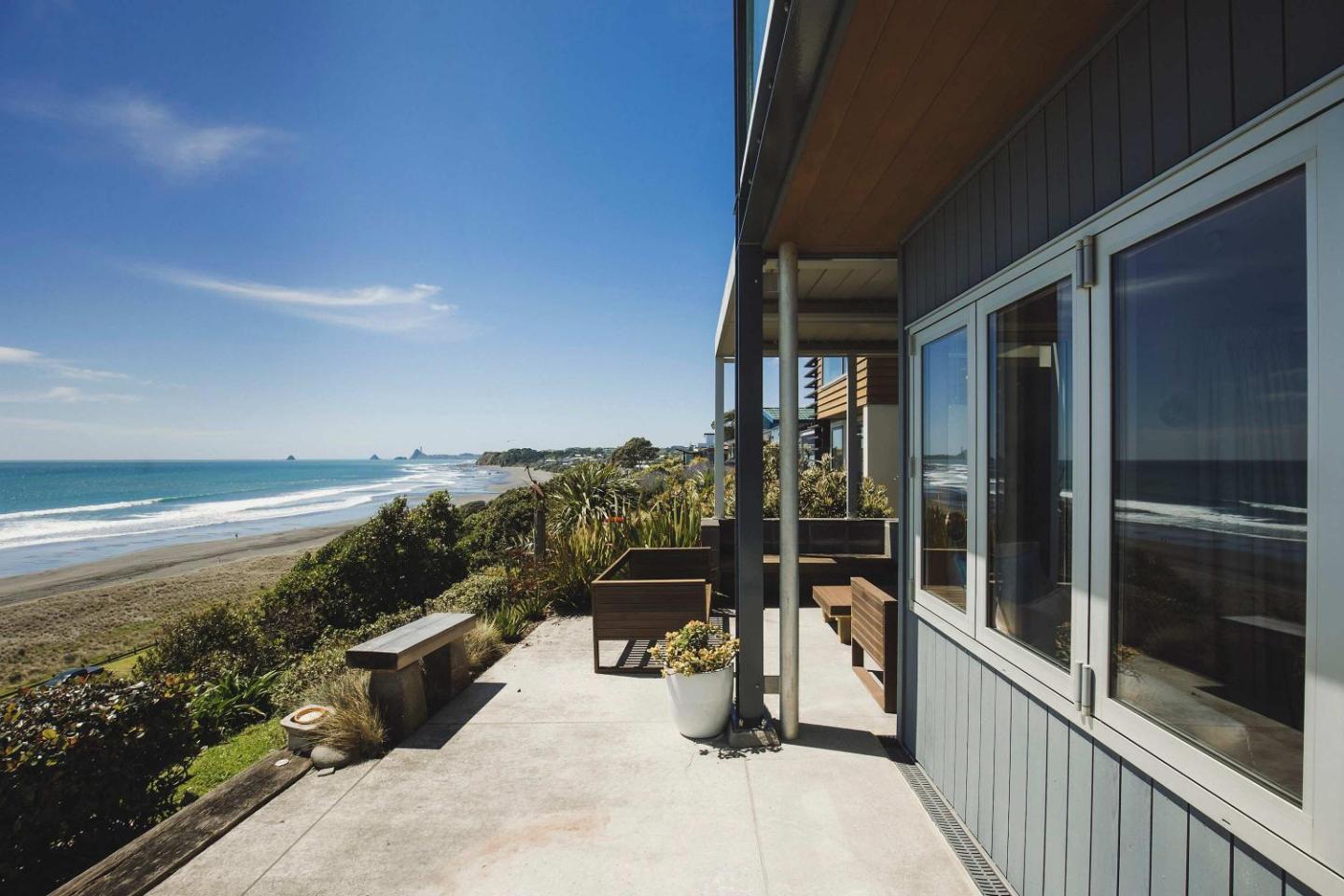 Clifftops - Oceanfront Retreat In Oakura Beach 3