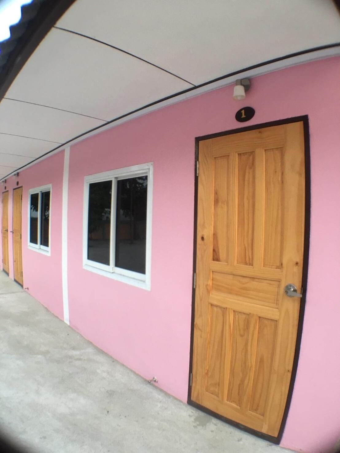 Others 5, Smile Resort, Wiset Chai Chan