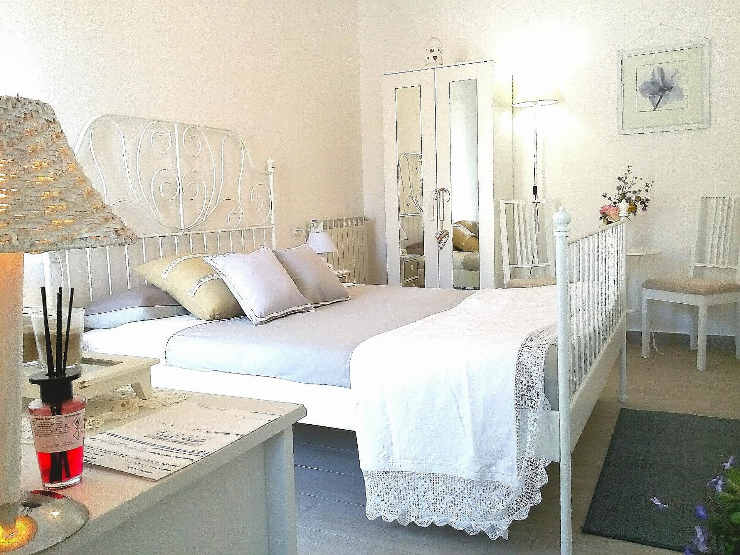 5, Message in a Bottle Bed and Breakfast, Imperia