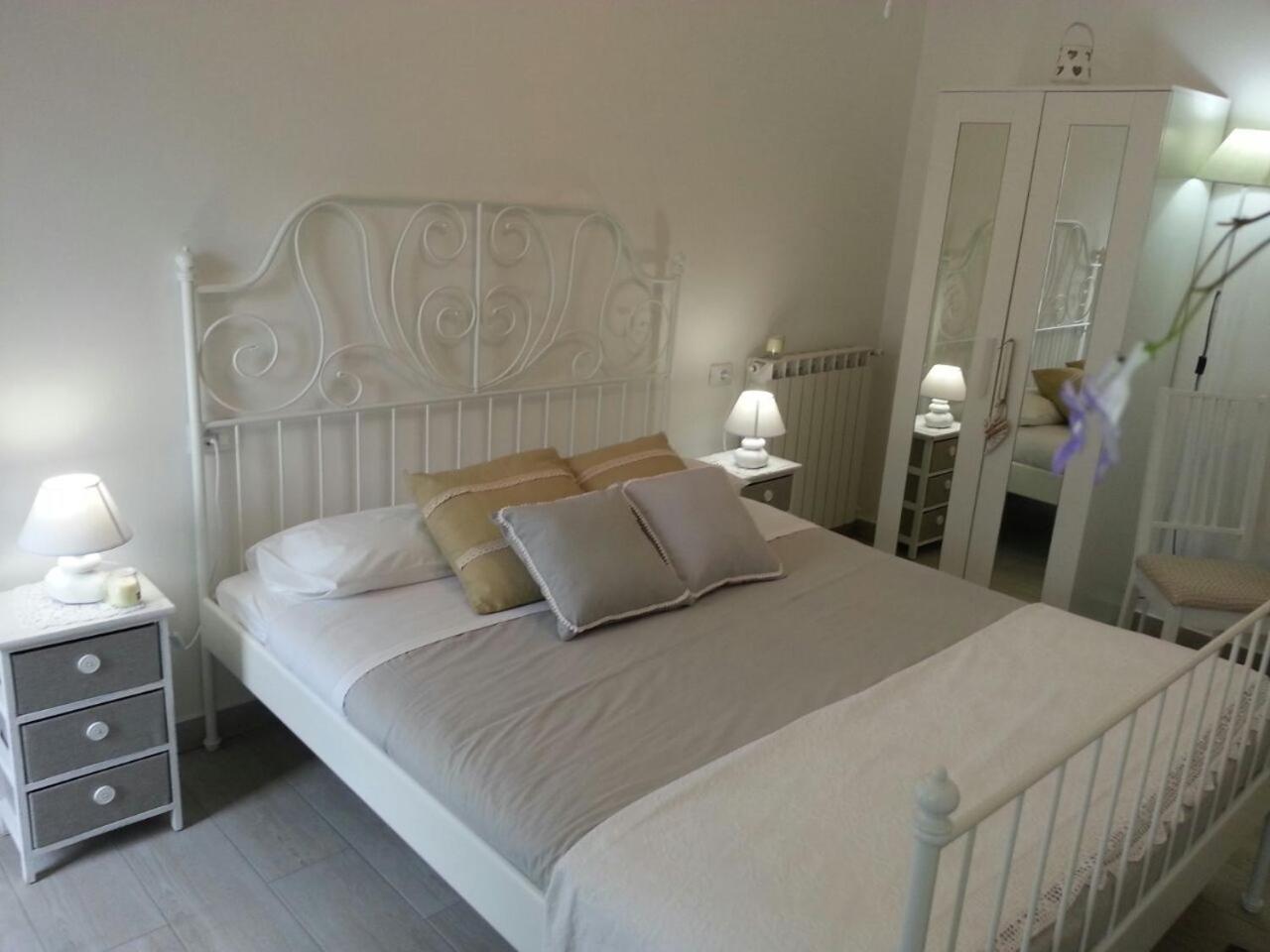 3, Message in a Bottle Bed and Breakfast, Imperia