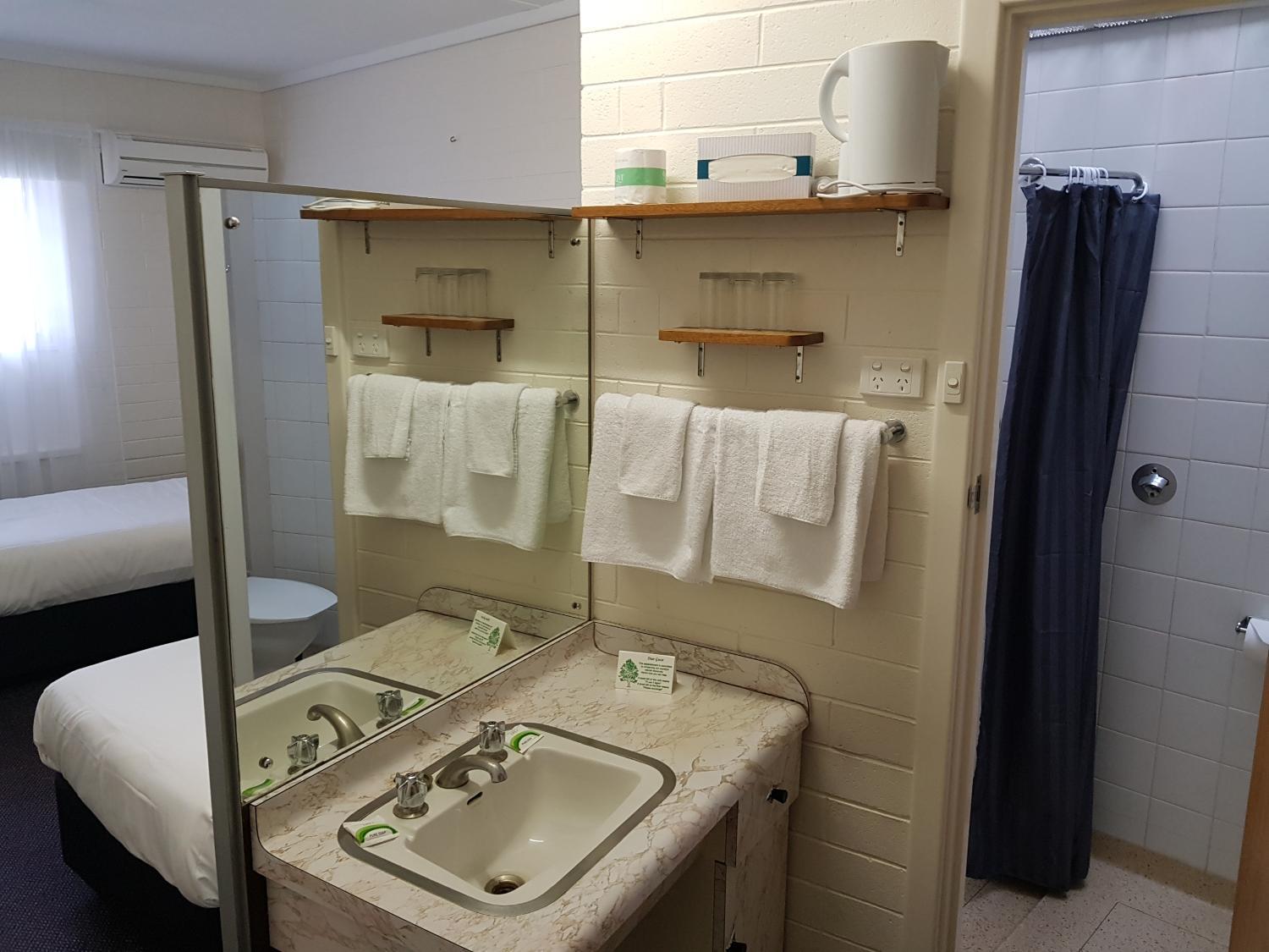Bathroom 2, Morphett Arms Hotel, Adelaide