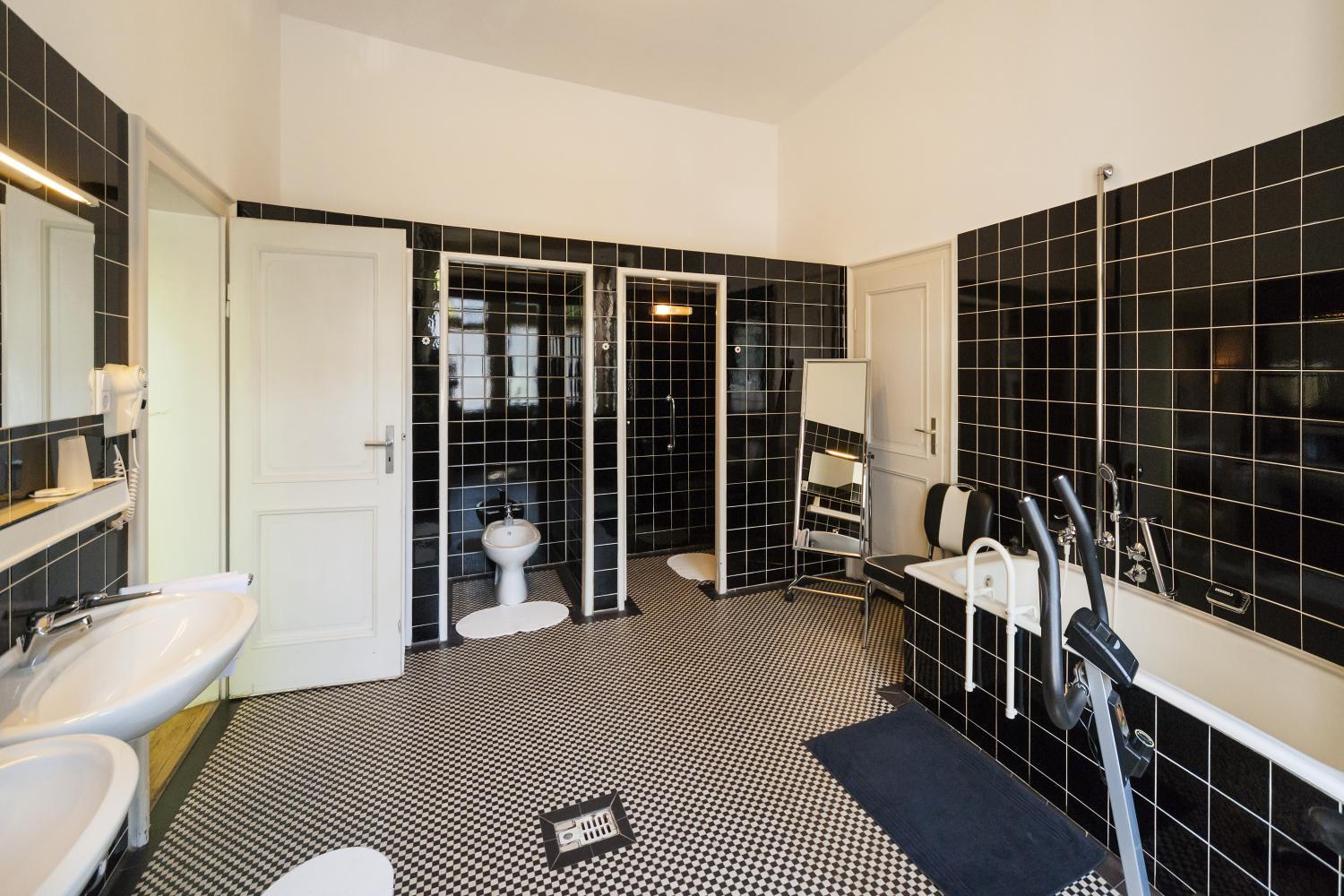 Bathroom, Hotel Am Berg Frankfurt, Frankfurt am Main