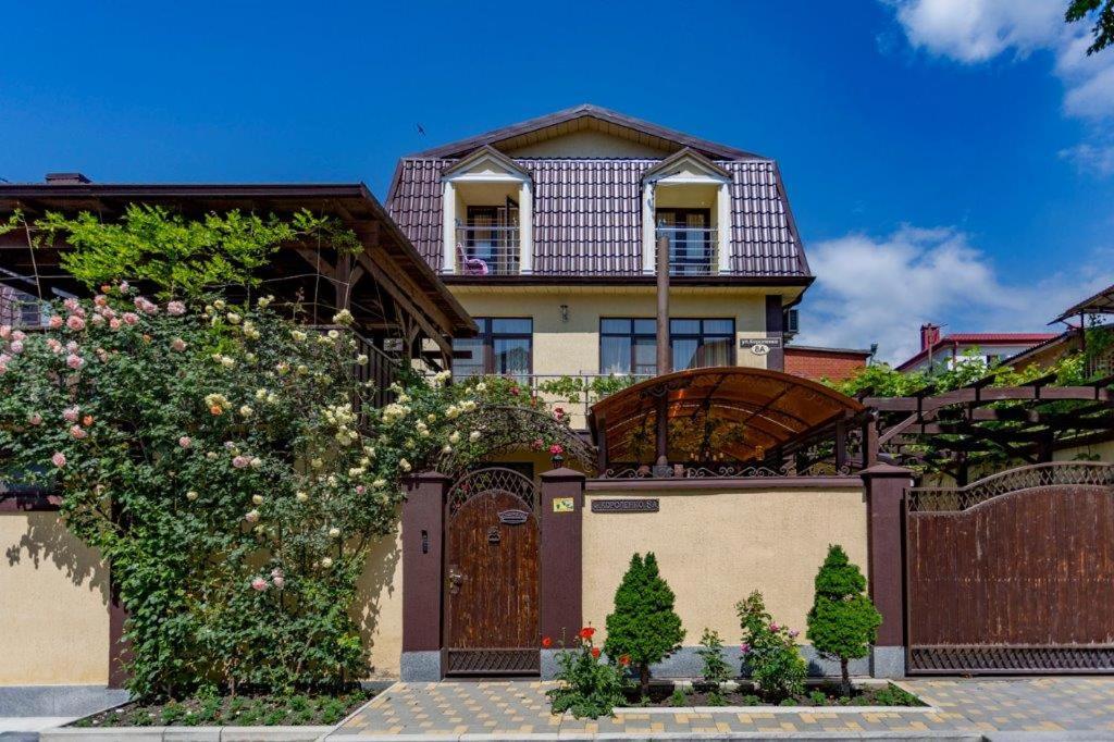 Others, Chetyre sezona na Korolenko 8 a, Gelendzhik gorsovet