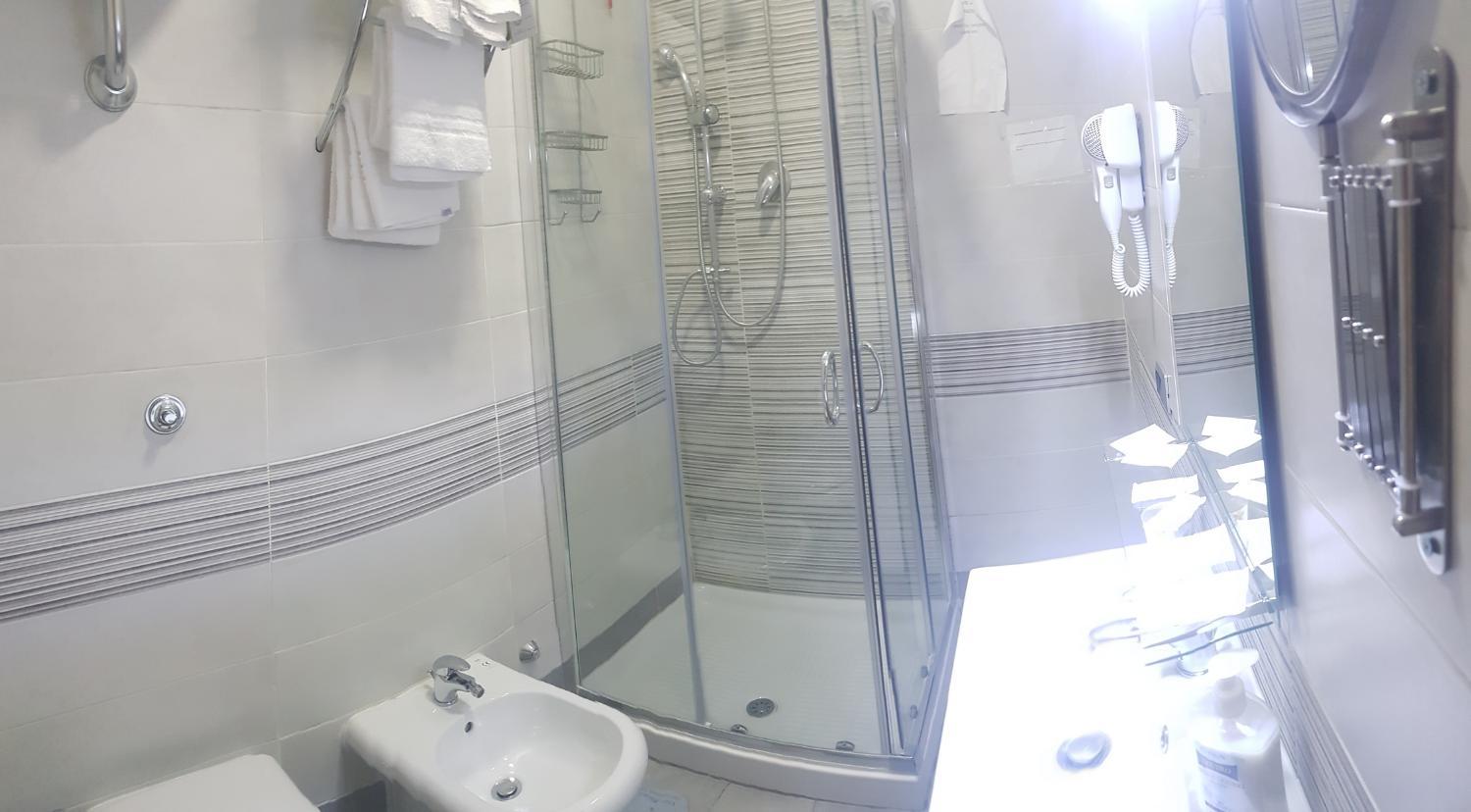 Bathroom 4, Donn'Anna Suite, Napoli