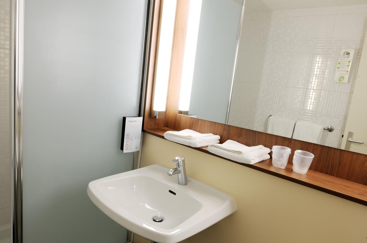 Bathroom 4, Campanile Château Thierry, Aisne