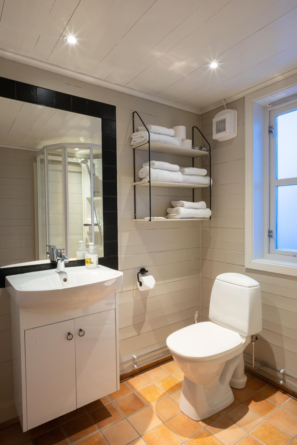 Bathroom, Nyvagar Rorbuhotell - By Classic Norway Hotels, Vågan