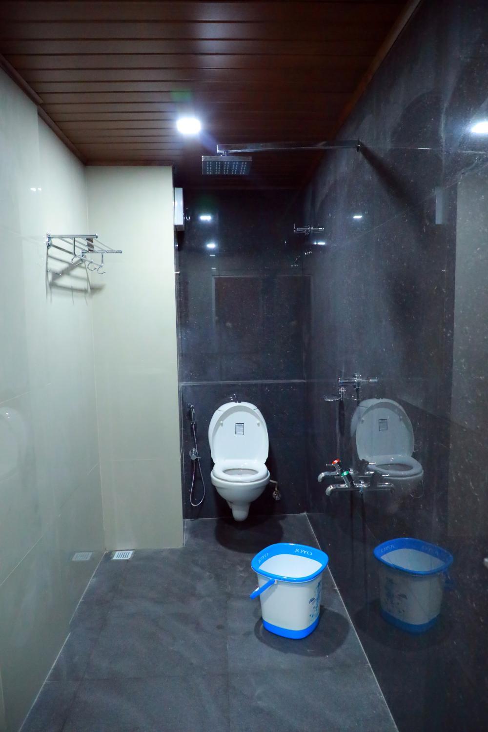 Bathroom 3, Ashoka Inn Chottanikkara, Ernakulam