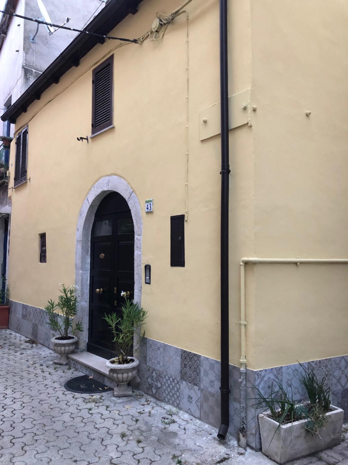 Others, Dimora Pizzone, Pescara