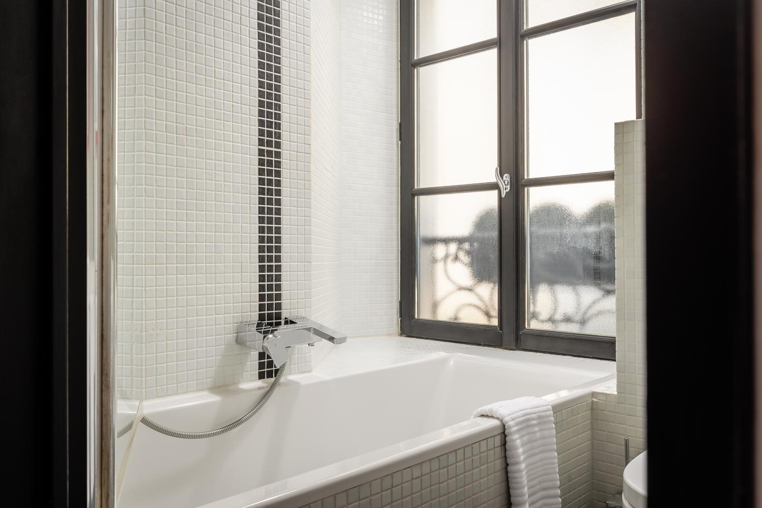 Bathroom 5, Monceau Elysees, Paris