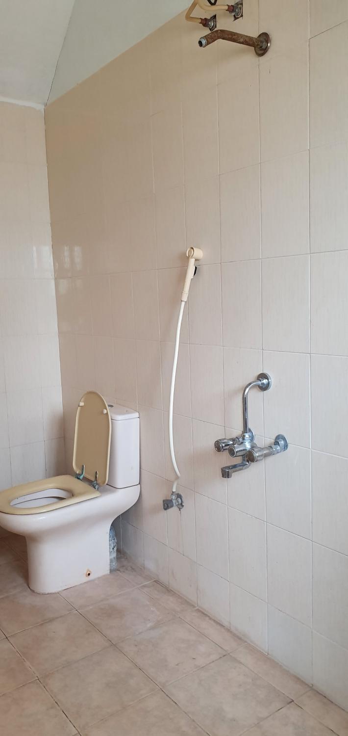 Bathroom 3, Podhigai Garden Villa, Tirunelveli