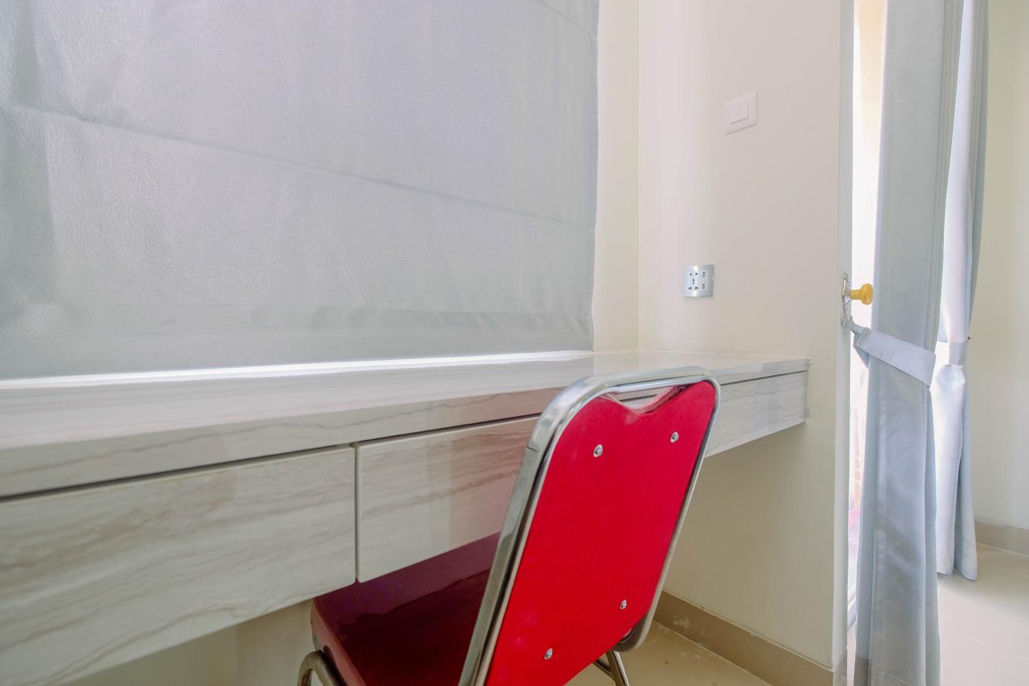 5, Cozy and Minimalist Studio Apartment @ Mustika Golf Residence By Travelio, Cikarang