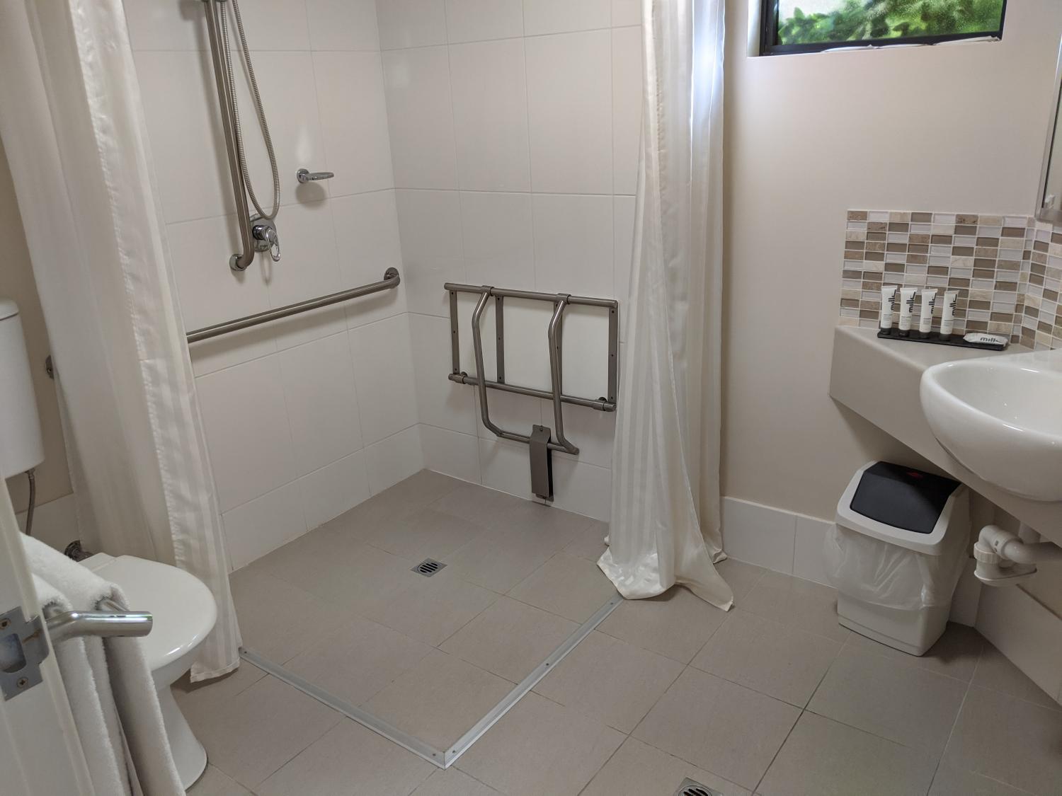 Bathroom 4, Quest Bunbury, Bunbury