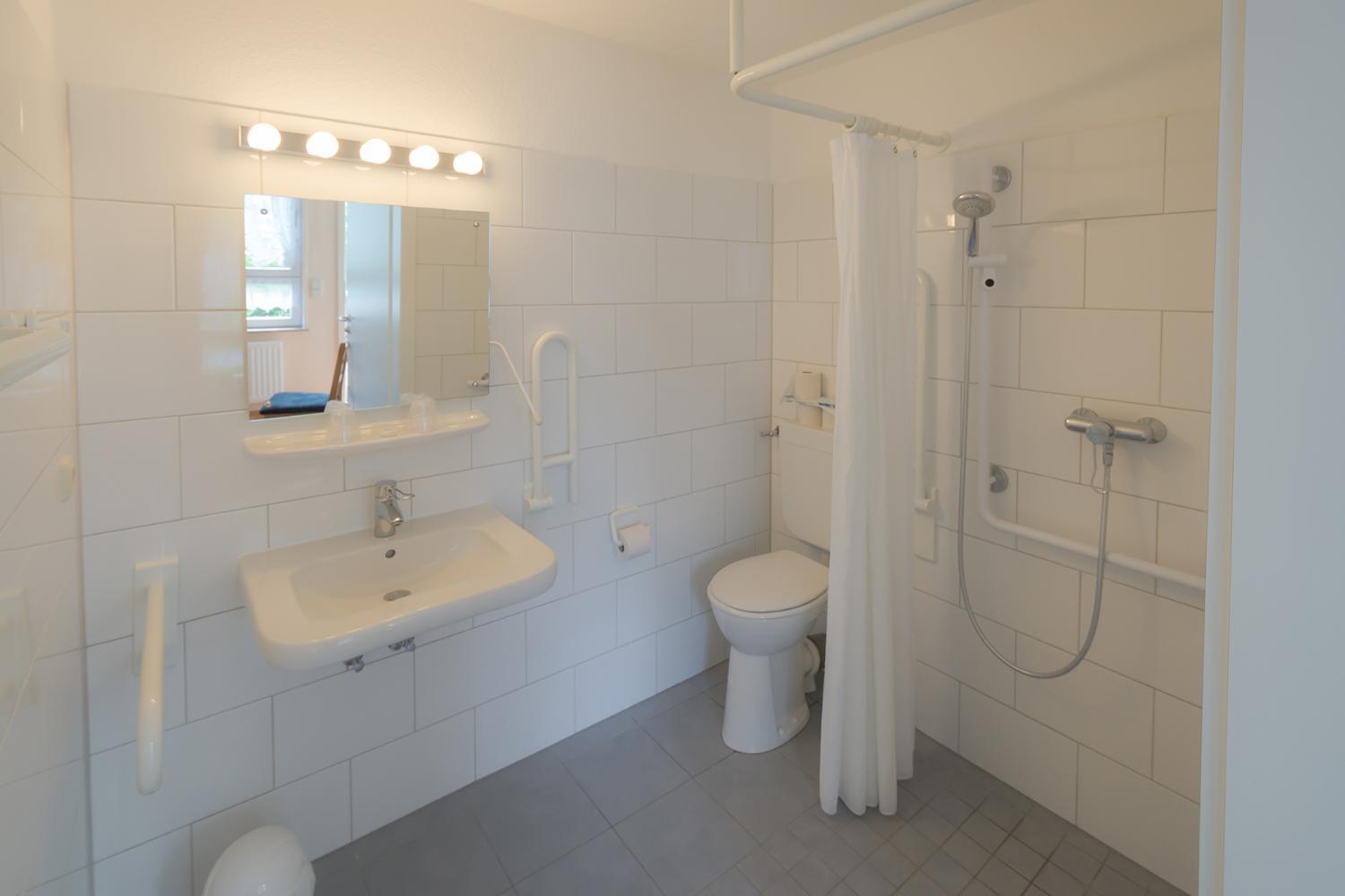 Bathroom, Ferienstatte und Seminarhaus Theodor-Schwartz Travemunde, Lübeck