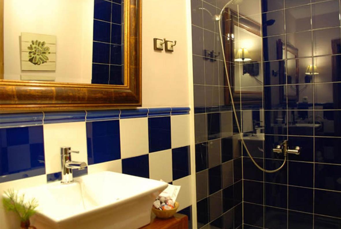 Bathroom, La Noguera de Socasa, Guadalajara
