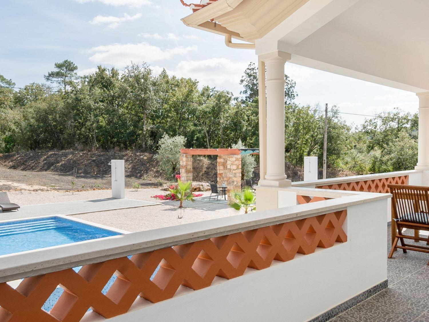 Modern Holiday Home in Lisbon with private Pool Jacuzzi Casa Aur lie, Ferreira do Zêzere