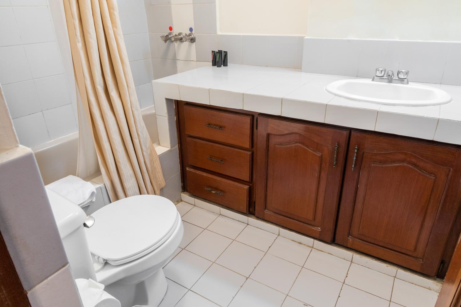 Bathroom 2, Hotel San Jorge by Porta Hotels, Antigua Guatemala