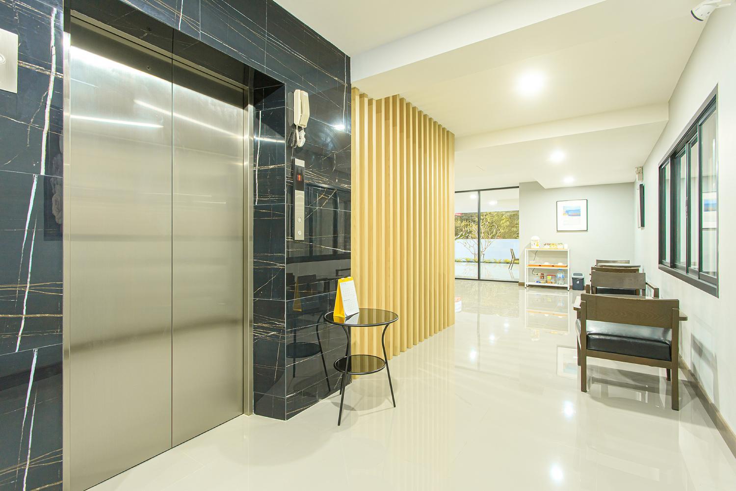 Public Area 2, Chanapat Hotel, Muang Chiang Mai