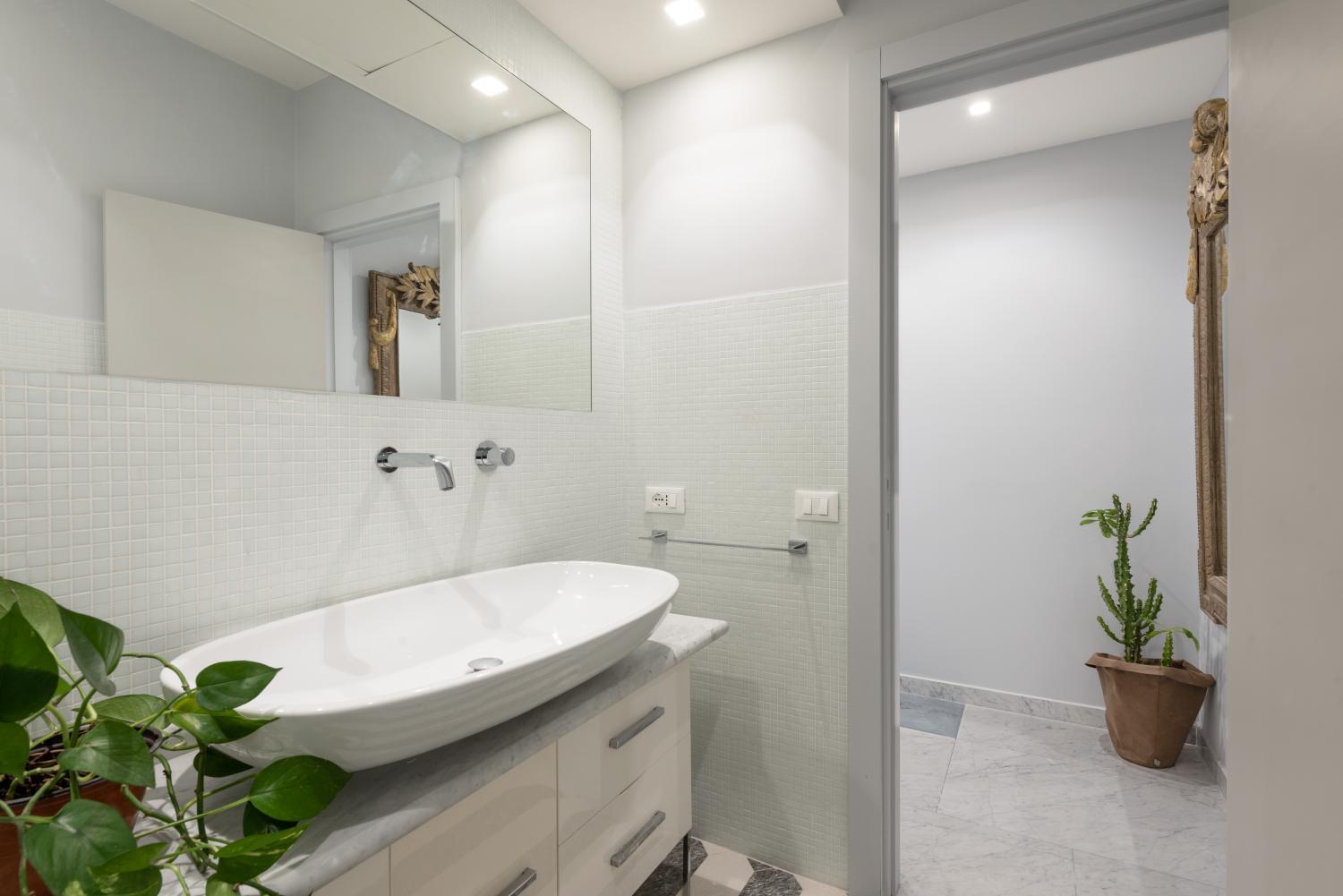 Bathroom 2, Divo Apartments - Spanish Steps, Rome