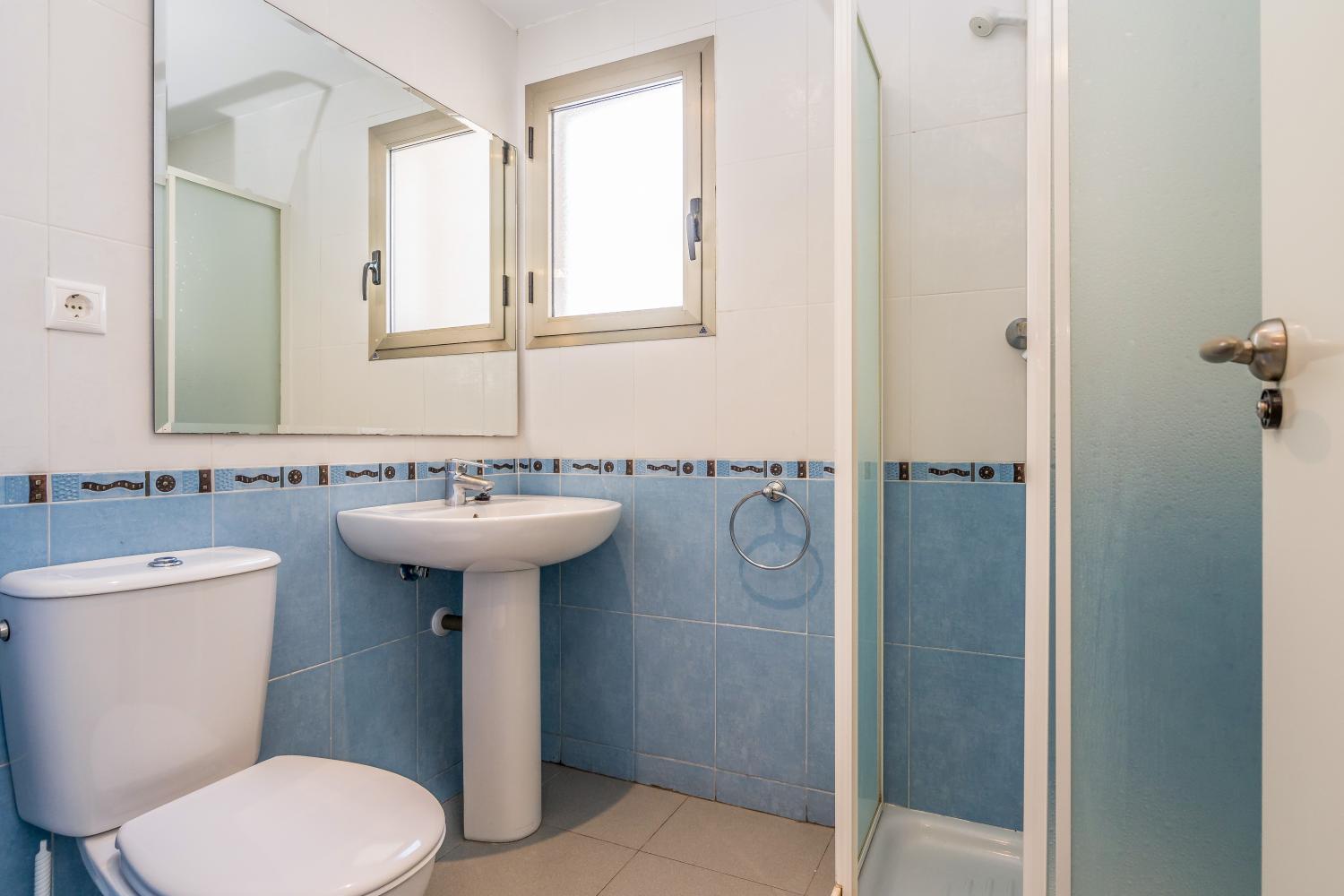 Bathroom 3, Apartamentos Hipocampos Unitursa, Alicante