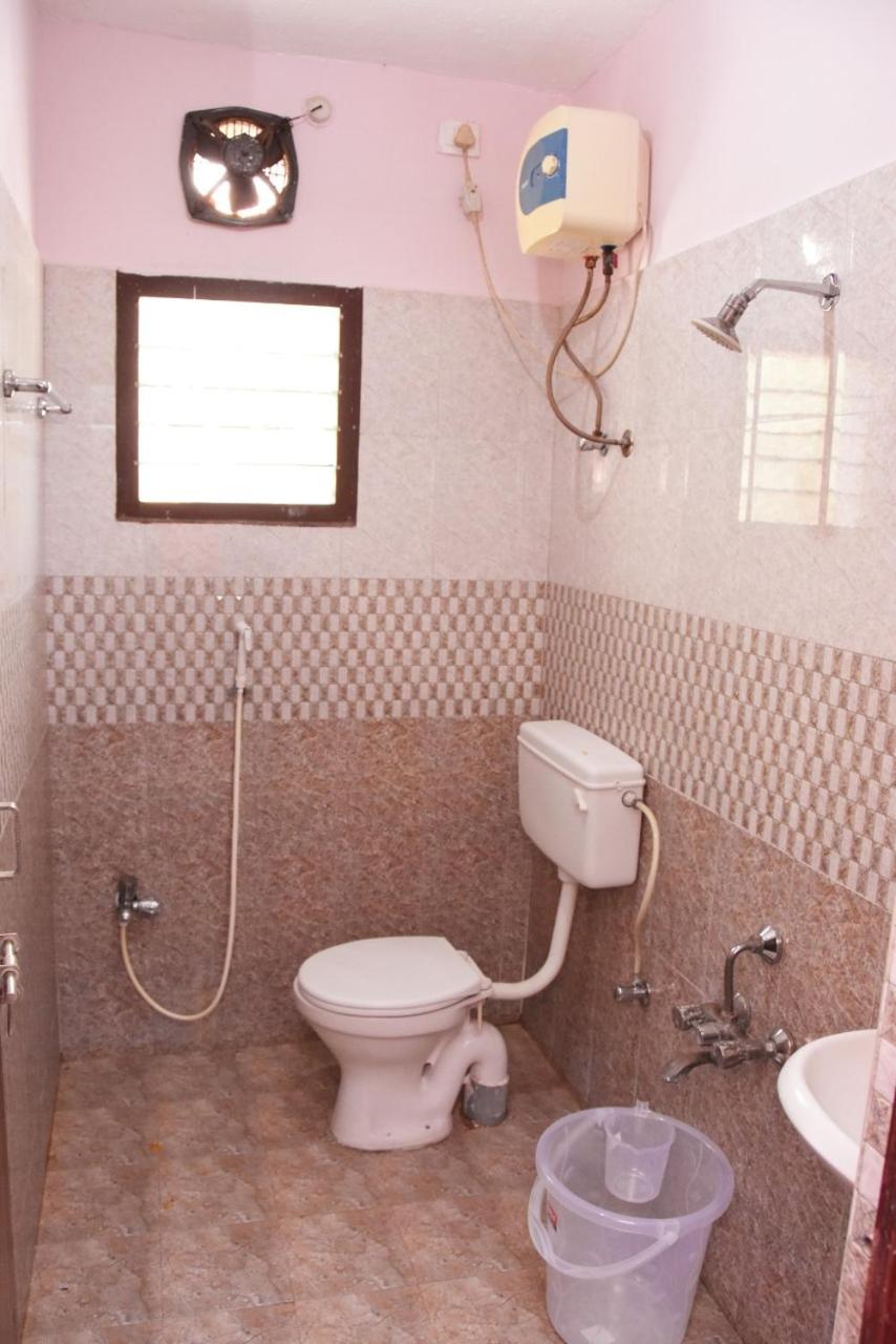 Bathroom, Aishwaryam Deshna Service Apartment, Thiruvallur