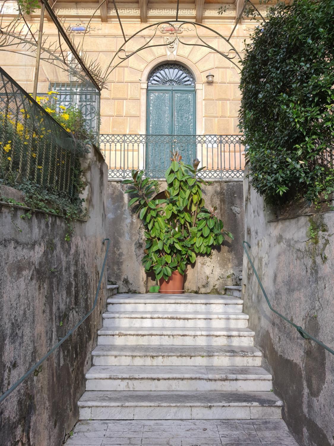 Entrance 5, Palazzo degli Armatori appartamento storico, Genova