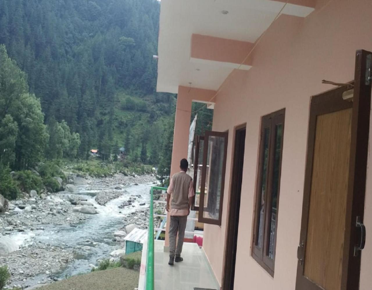 Others 5, HOTEL Surat Barot, Mandi