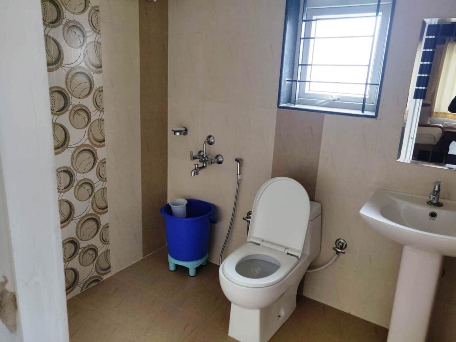 Bathroom, DEW DROP INN, The Nilgiris