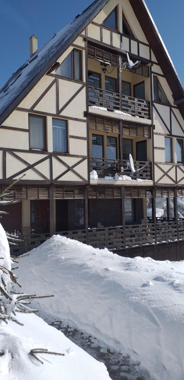 Others, Vila Vals Belis, Belis
