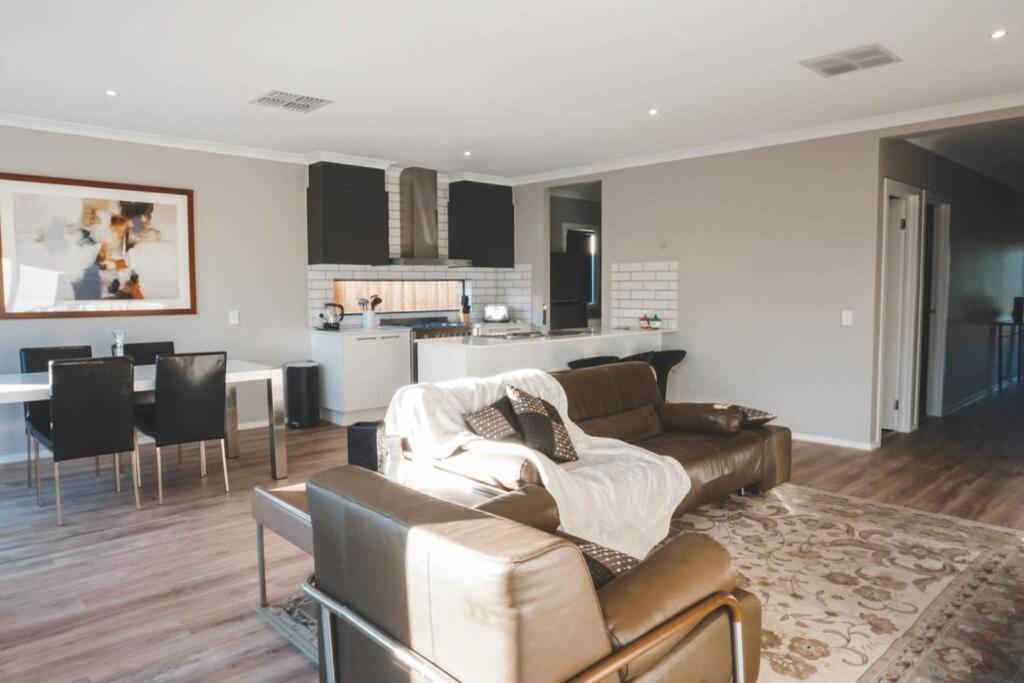 2, Pinnacle of Comfort on the Bellarine, Curlewis., Greater Geelong - Pt B