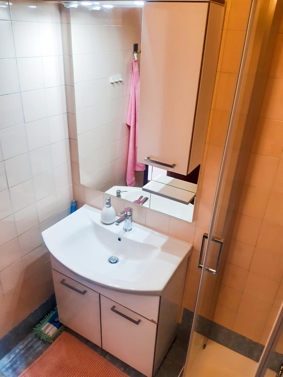 Bathroom 5, Apartmani Jutro, Novalja
