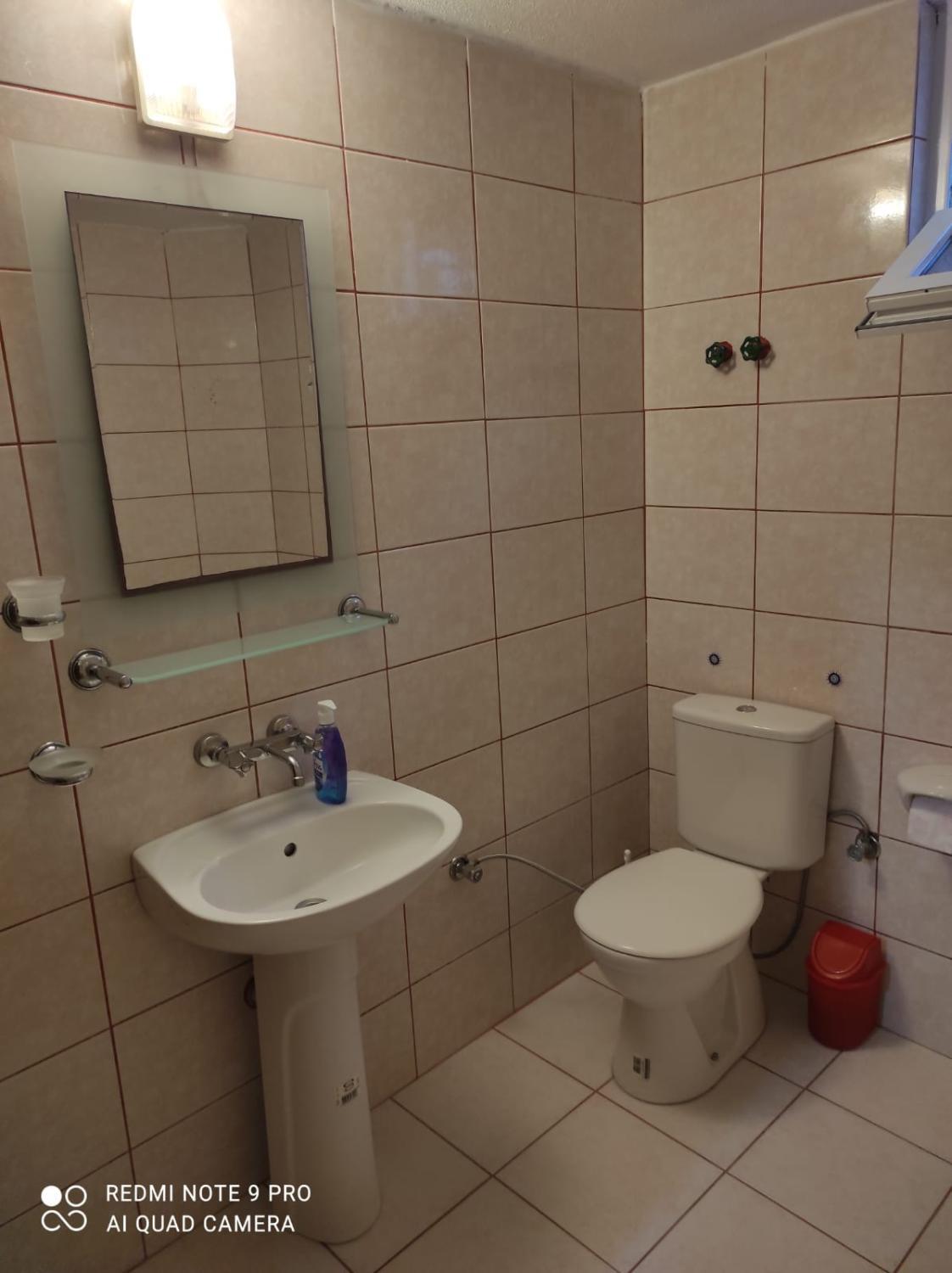 Bathroom 3, Demre Yener Apart, Kale