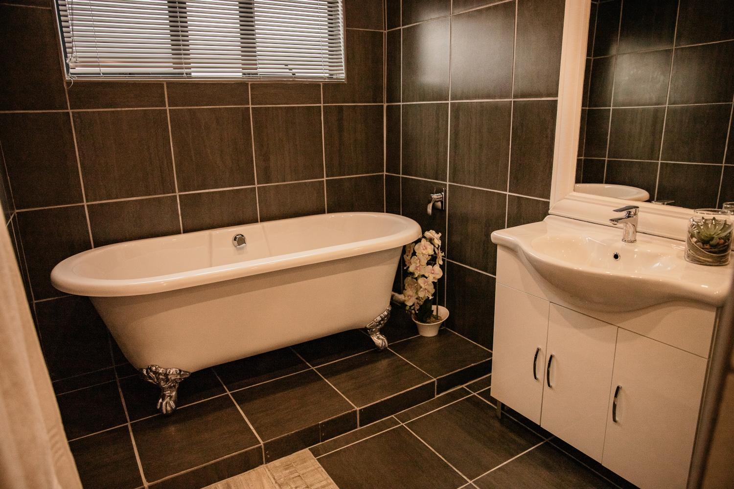 Bathroom, The Perfect Corner Guesthouse, Thabo Mofutsanyane