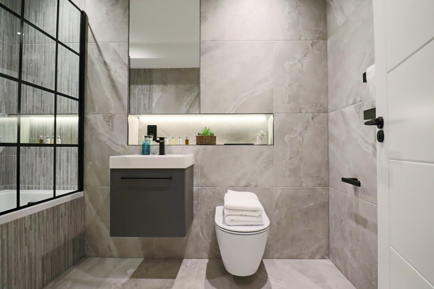 Bathroom 2, Portfolio Apartments - Welwyn Town Centre, Hertfordshire