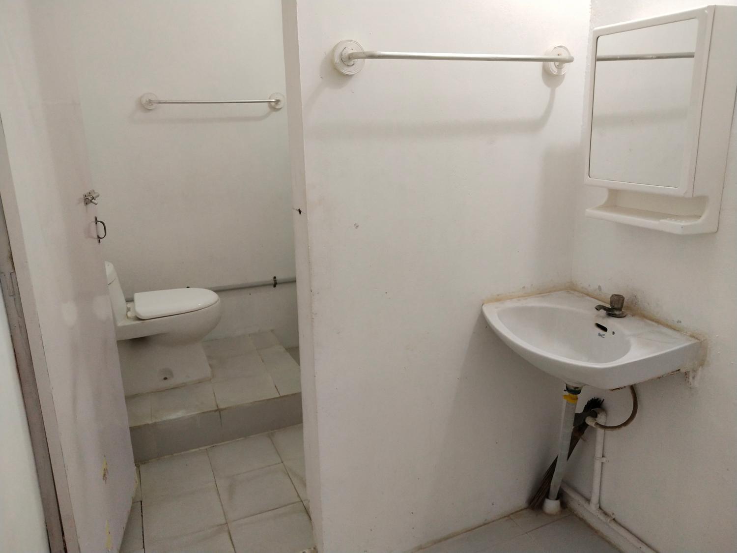 Bathroom, Mayurapriya Inn, Kancheepuram