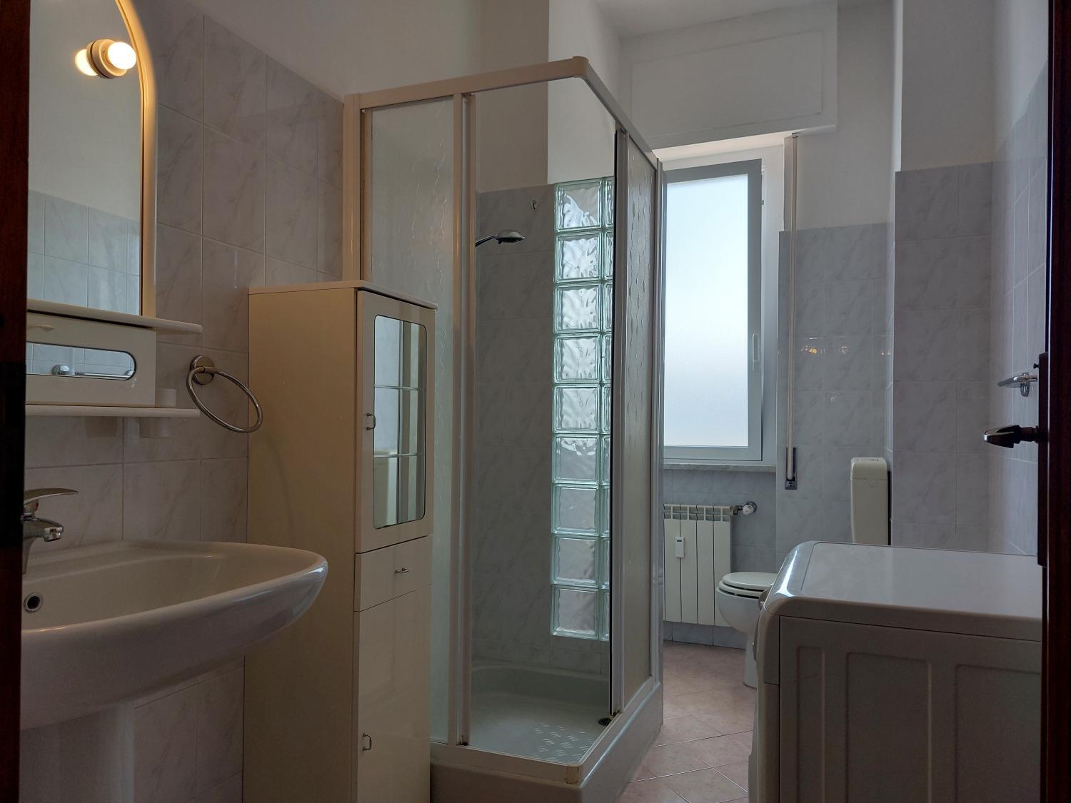 Bathroom 2, Maremare, really on the Beach, with private parking, Savona