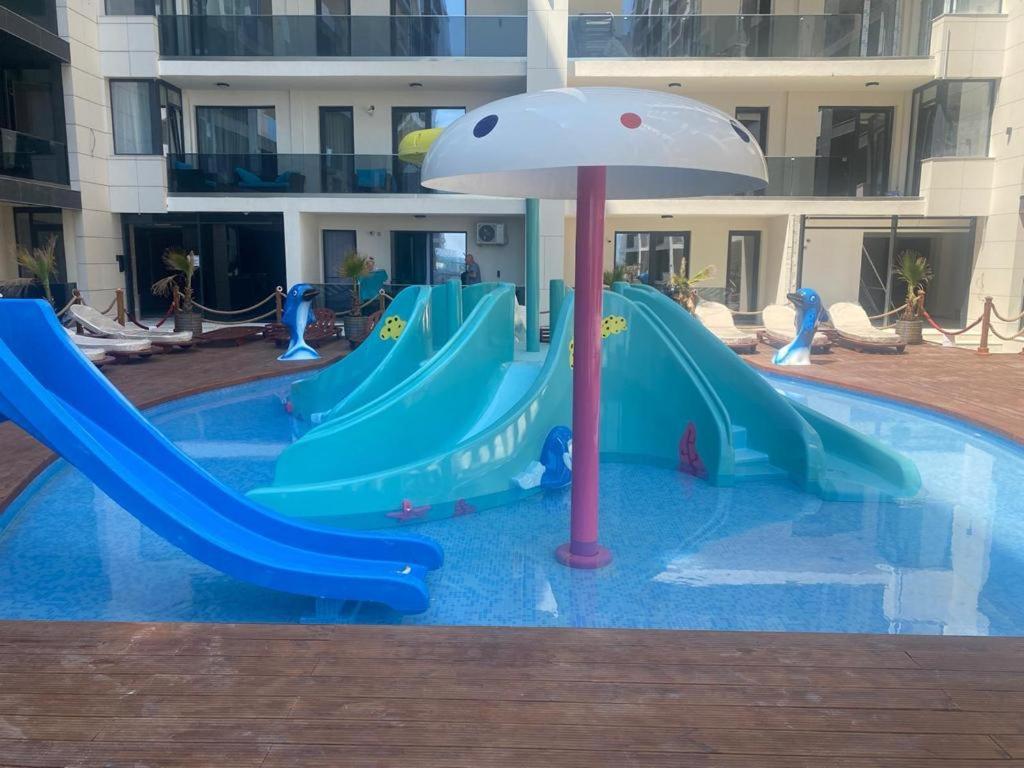 Swimming pool 5, 5 stars 301 frontal sea view apartment, Navodari
