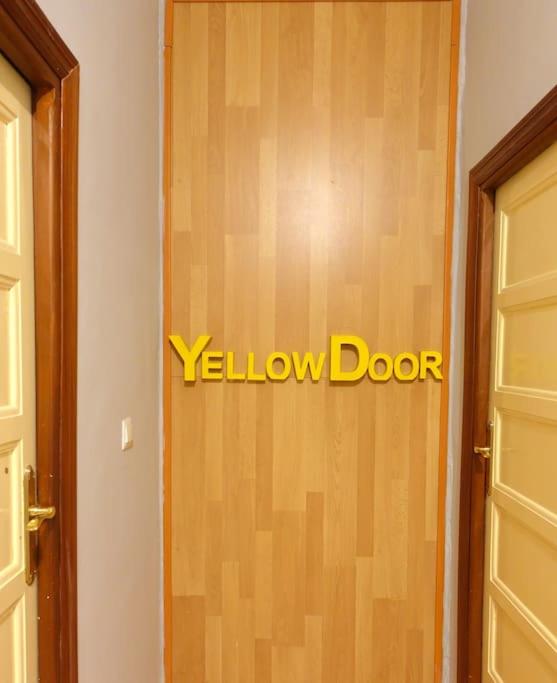 Yellow Door 2, León